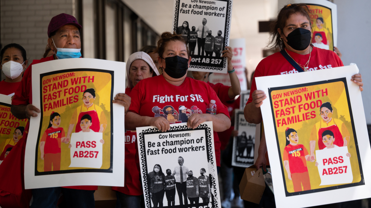 CA's fast food workers will have a new minimum wage in 2024 | The  Sacramento Bee