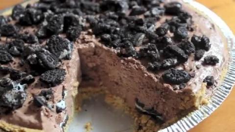 Baking a No Bake Nutella Oreo Pie | Taffey Bakery