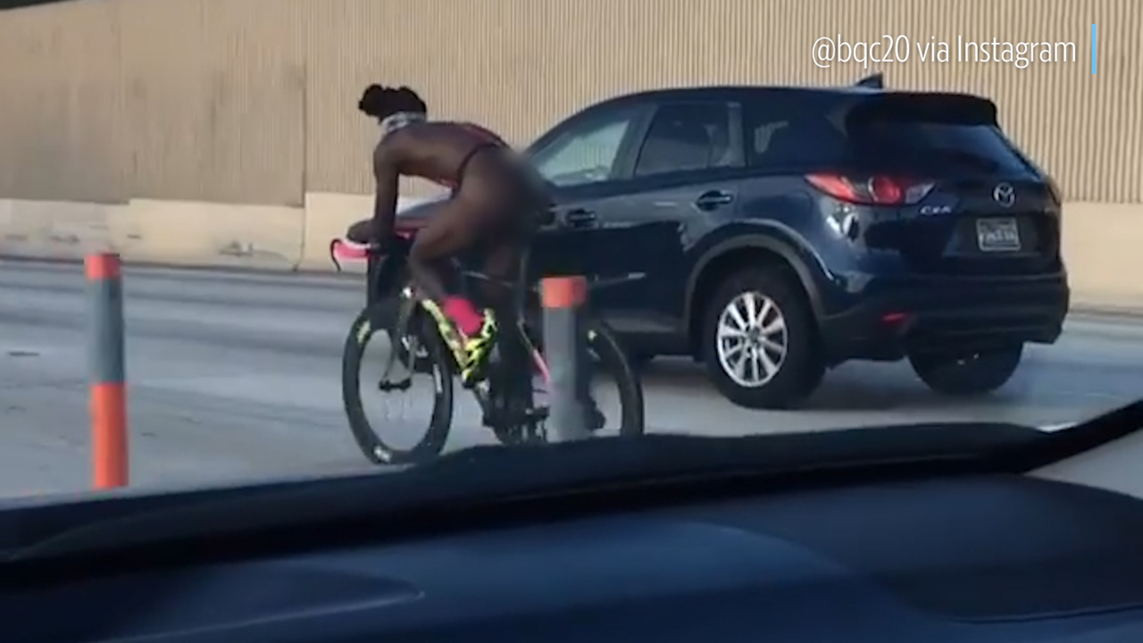 Nearly naked man on bike stuns commuters on I-95 in Miami | Miami Herald