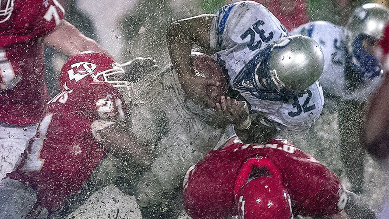 NFL vs. MLB Attendance score: Chiefs 16,700, Royals 0