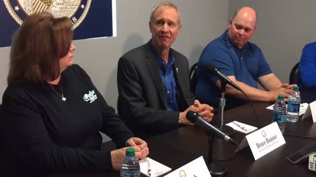 Goodbye, Illinois? Business people, Gov. Rauner discuss attraction of