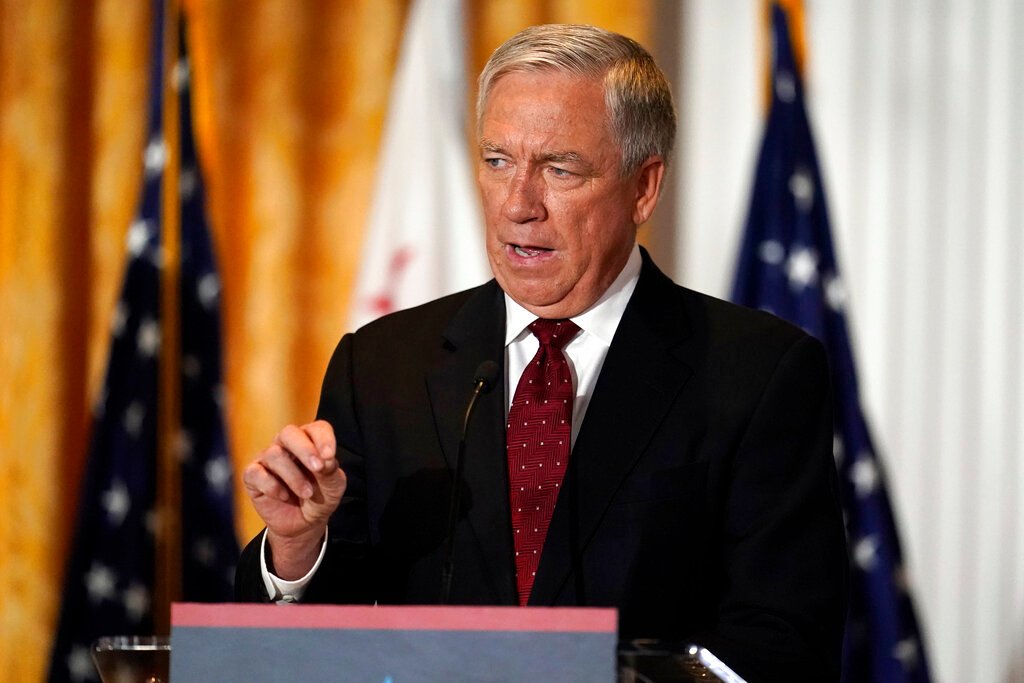 Recall candidate suffers heart attack, ends campaign for governor