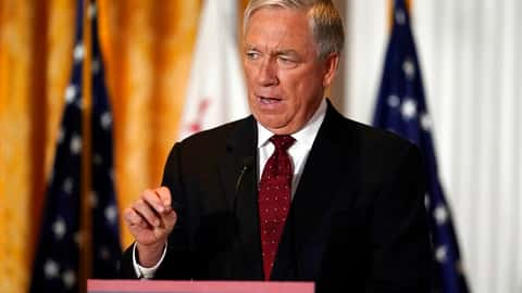 Recall candidate suffers heart attack, ends campaign for governor