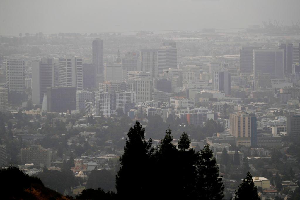 Smoke above Bay Area drops lower amid fire conditions, but the air quality is mostly OK