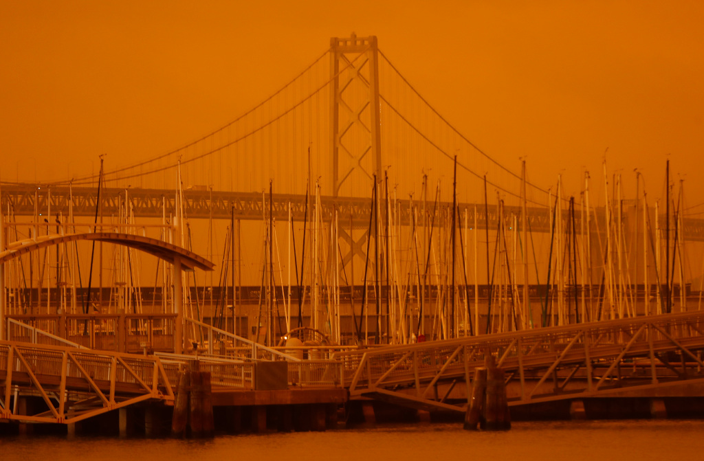 Orange glow turns dark and gray as Bay Area air quality worsens