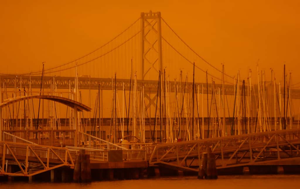 Orange glow turns dark and gray as Bay Area air quality worsens