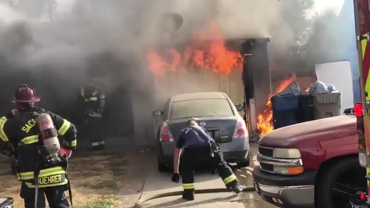 Sacramento Firefighters Battle Garage Fire In North City Farms ...