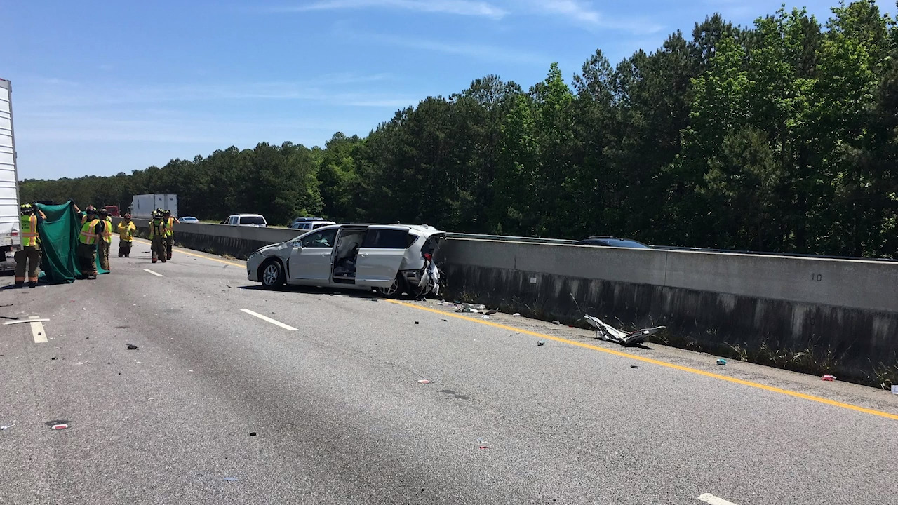 See wrecked cars, backed up traffic on I-20 after 10-vehicle crash ...