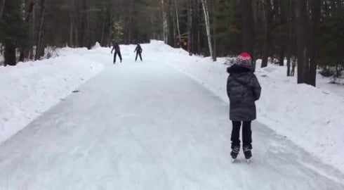 Winter in Canada : Skating through the forest at Arrowhea...