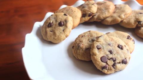 ONLY 5 Ingredient Chocolate Chip Cookies | Taffey Bakery