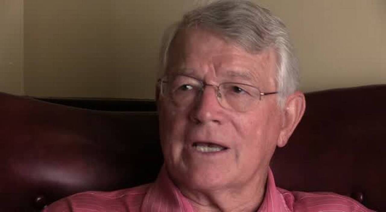 Dan Reeves, Gamecock great and former NFL coach and player, dies at 77