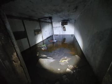 EXPLORING FORGOTTEN WAR BUILDING AND BUNKER! 