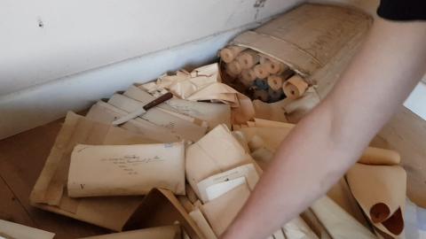 OLD LETTERS FOUND + KNIFE IN ABANDONED HOUSE FROM 1980
