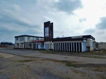 Exploring ABANDONED DINER AT NIGHT...