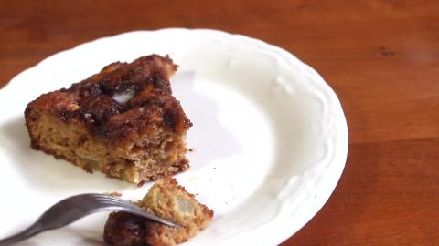Easy Cinnamon Apple Cake | SweetTreats
