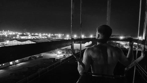 MISSION TO GET ONTO THE ROOF OF ABANDONED OFFICE BLOCK (V...