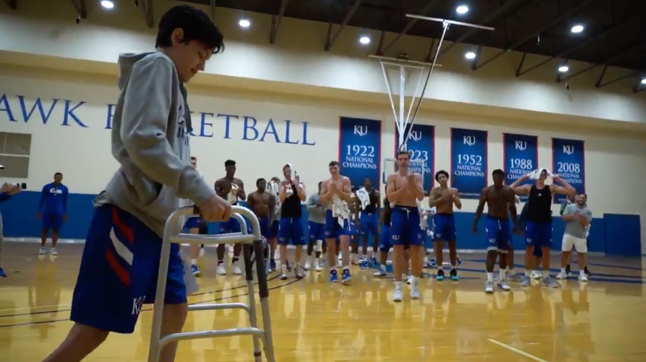 Kansas Jayhawks basketball NCAA parade includes KC-area teen | The Kansas  City Star