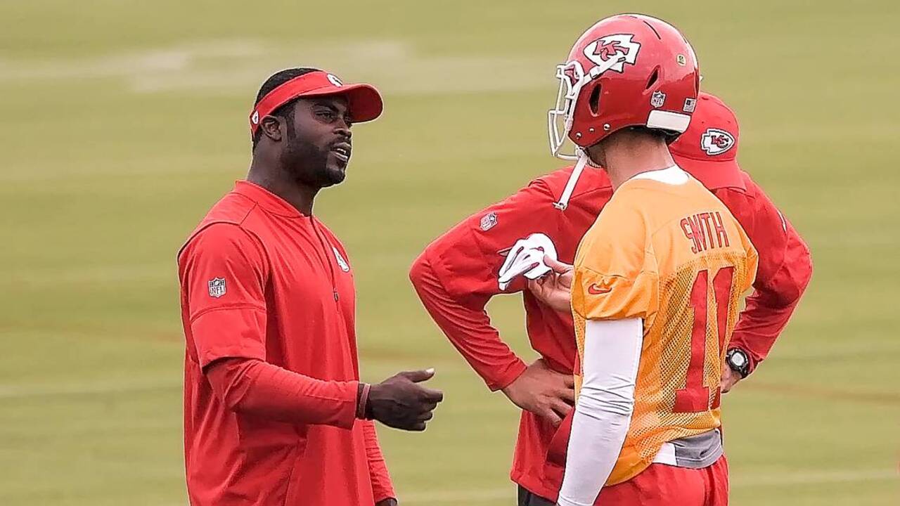 Michael Vick the coach? Ex-Steelers QB to intern with Chiefs