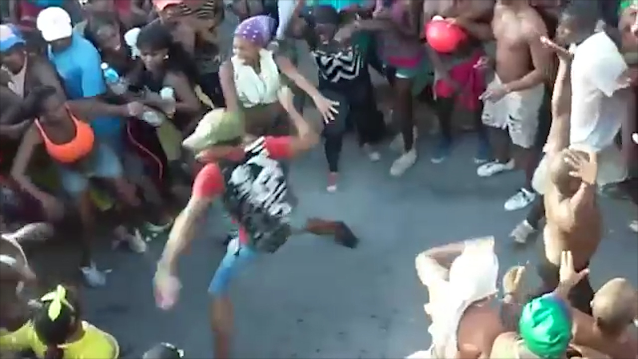 Video: muertos y heridos en peleas callejeras en Santiago de Cuba | El  Nuevo Herald