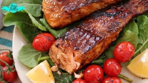 10-minute HONEY GLAZED SALMON | FOXY FOLKSY - Modern Fili...