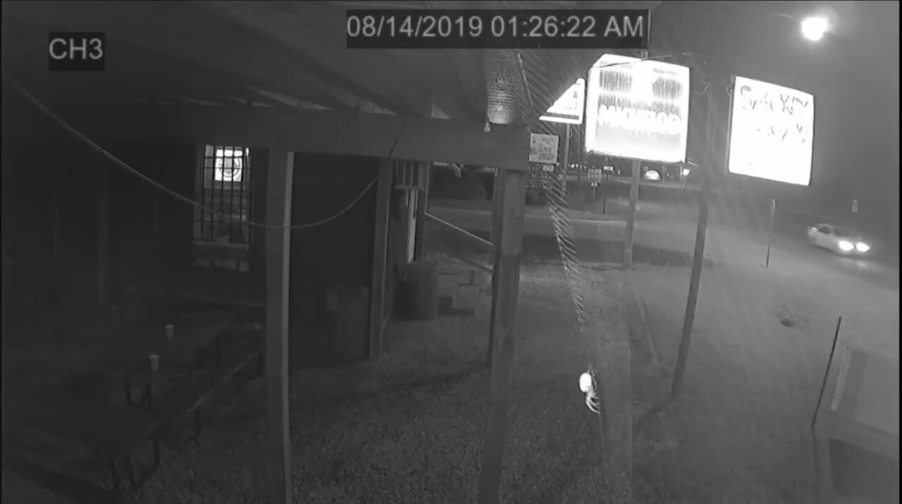 Pontoon Beach IL police trying to ID hit and run driver Belleville