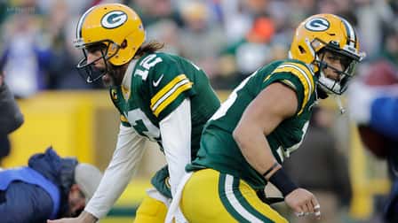 Toe injury can't stop Rodgers as Packers defeat Rams 36-28