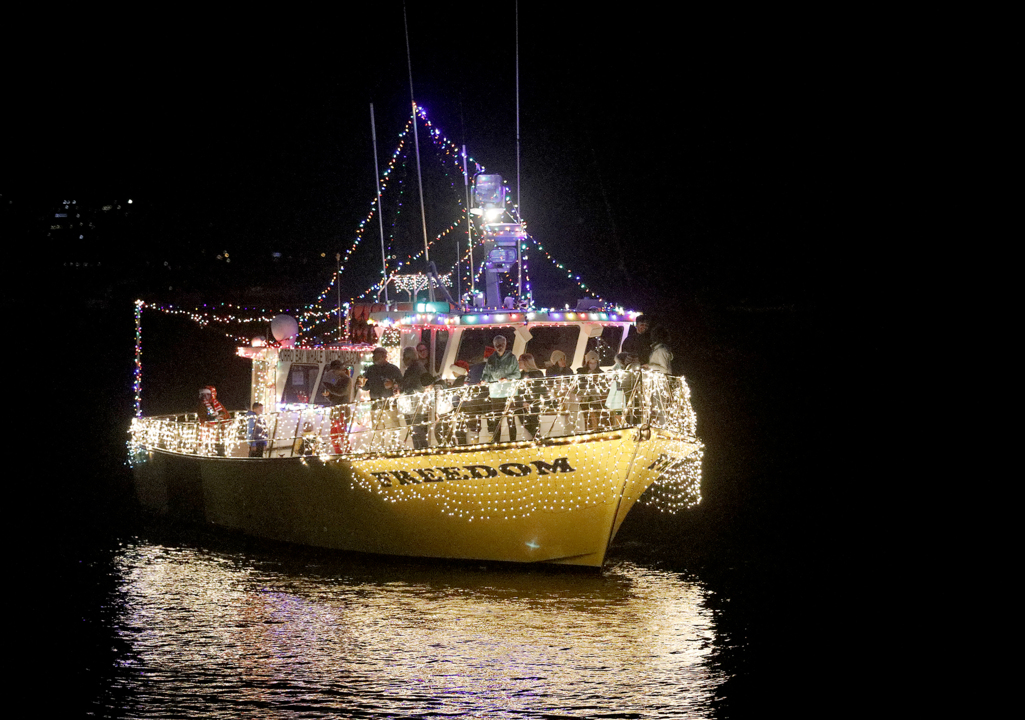 Video Crowds watch Morro Bay Lighted Boat Parade San Luis Obispo Tribune