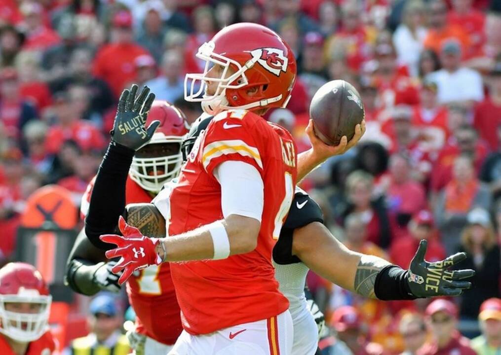 Nick Foles lifts Chiefs past Colts 30-14