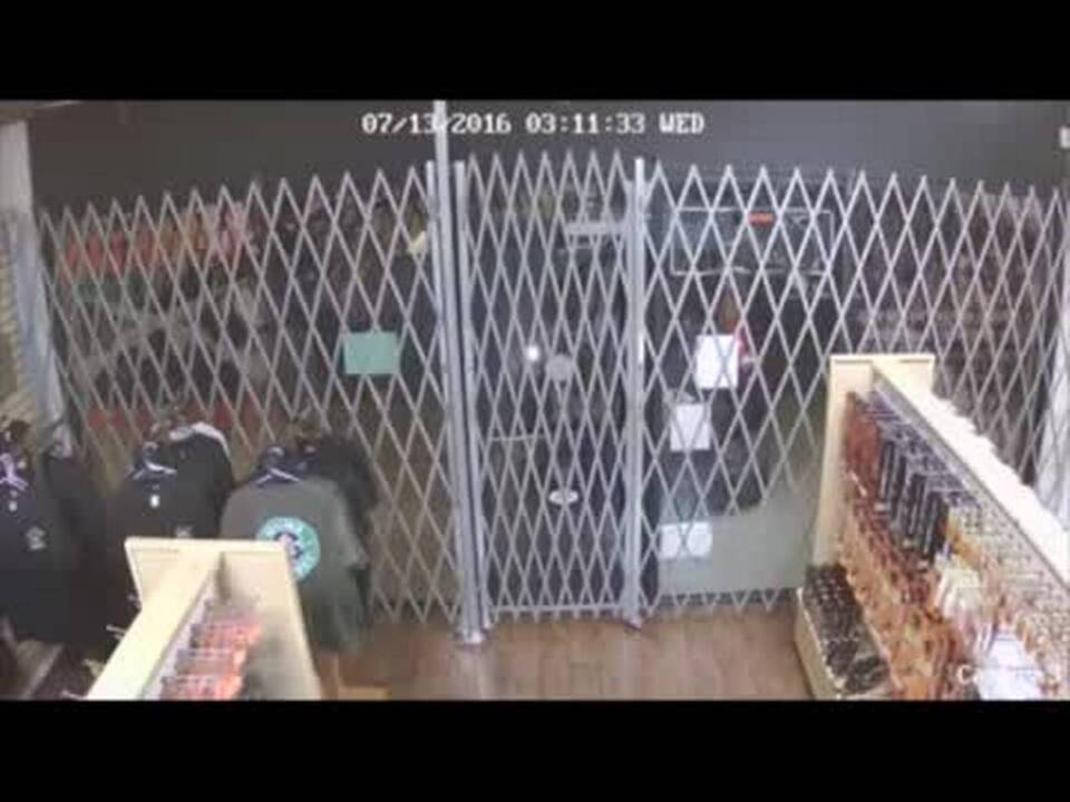 Gun store burglars caught on camera | Miami Herald