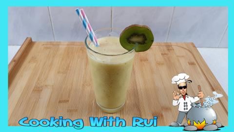 Banana, Kiwi And Pineapple Smoothie