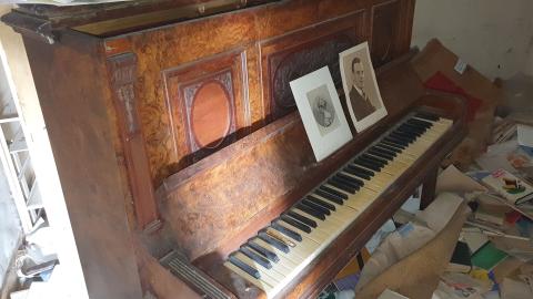 abandoned home we explored...