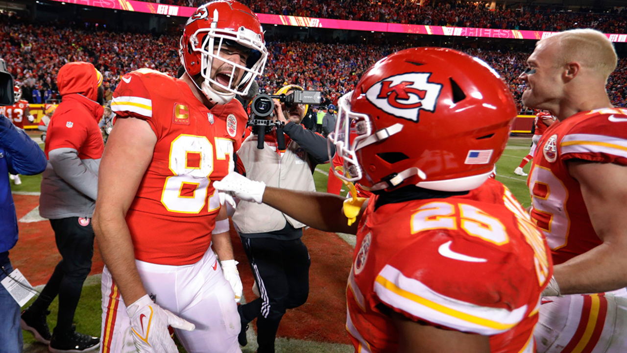 Travis Kelce pays tribute to Tony Gonzalez on Red Friday