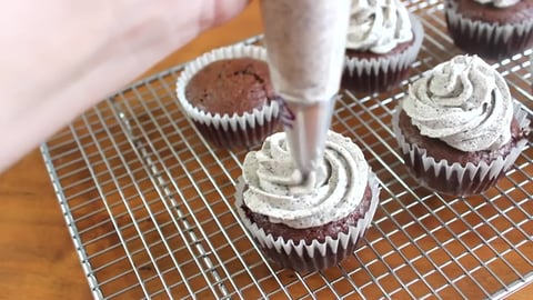Oreo Cupcakes | SweetTreats