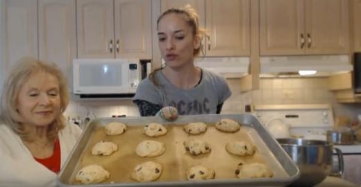 How to Bake Mom's Chocolate Chip Cookies: Cooking with Ki...