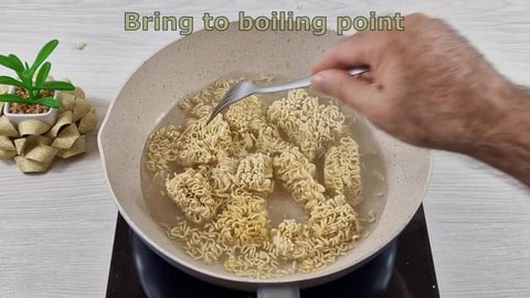 How To Make Noodles With Eggs And Peas - Cheap and Amazin...
