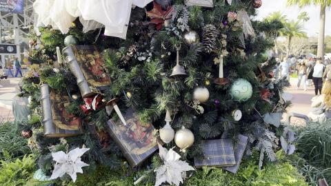 Disney Springs - Christmas Tree Stroll - Haunted Mansion ...
