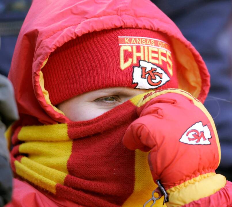 Kansas City superfan shares tips on how to stay warm during frigid