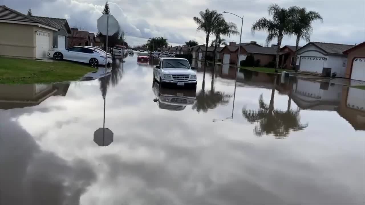 Planada, CA evacuated due to flooding Merced SunStar