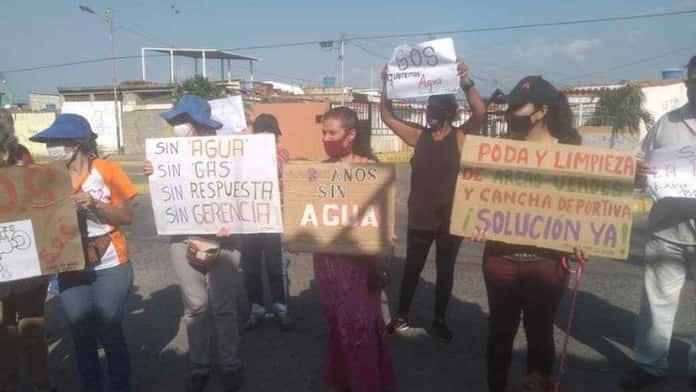 Habitantes de la urb. La Puerta en Cabudare protestaron por fallas de los servicios básicos #21Abr