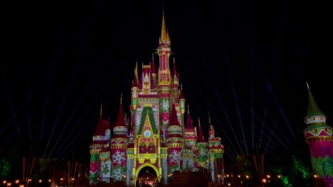 Christmas - Magic Kingdom - Cinderella's Castle projectio...