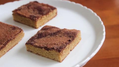 6 ingredients Cinnamon Sugar Blondies | SweetTreats