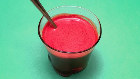 Carrot Apple Beet Turmeric Ginger Lemon Juice / Healthy R...