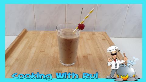 Avocado And Cherries Smoothie