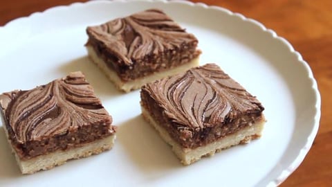 Nutella Cheesecake Bars | SweetTreats