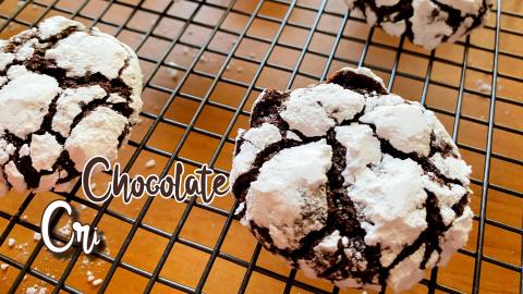How to make Chewy Chocolate Crinkle Cookies