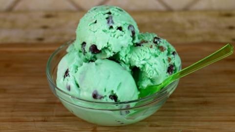 Mint Chocolate Chip Ice Cream _ No Machine Needed