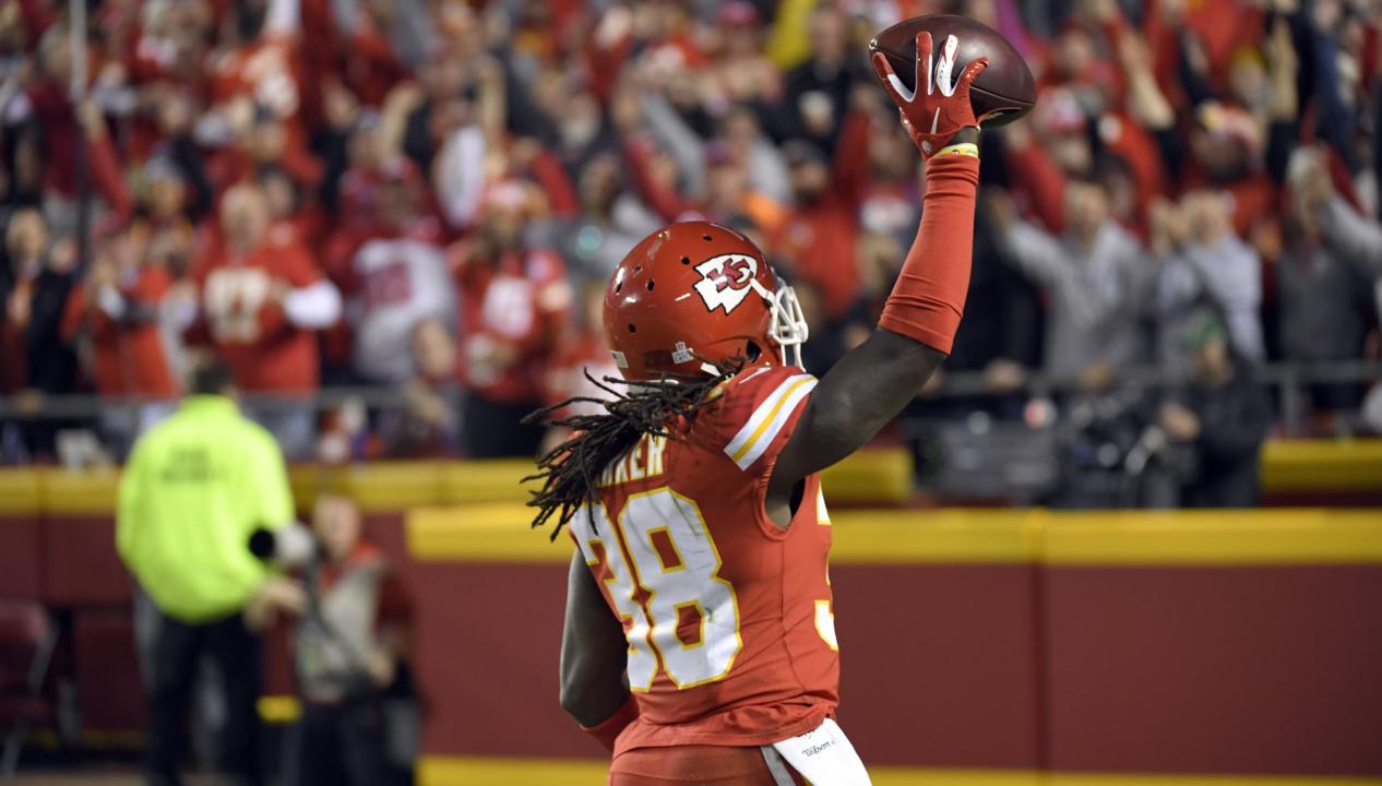 East Rutherford, New Jersey, USA. 19th Nov, 2017. Kansas City Chiefs safety  Ron Parker (38) in action during the NFL game between the Kansas City Chiefs  and the New York Giants at