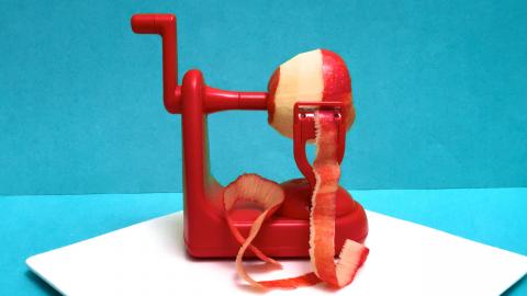 How to Quickly Peel an Apple / Cooking Tricks