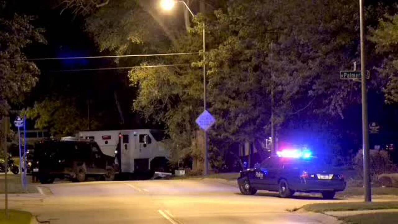 Person inside Northland house in standoff with KC police Lexington