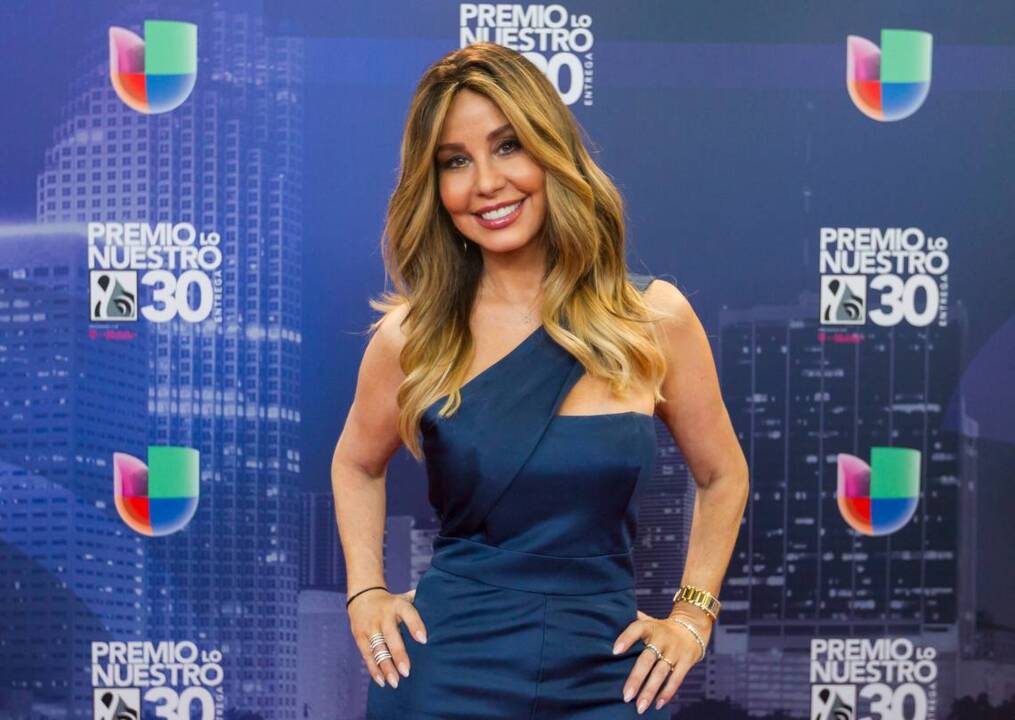 Myrka Dellanos Vuelve A La Televisión Para Presentar Premios Lo Nuestro ...